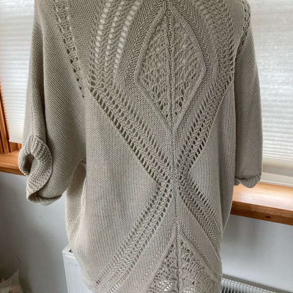 Hollister short sleeve sweater size extra small (oversized) - Picture 3 of 5